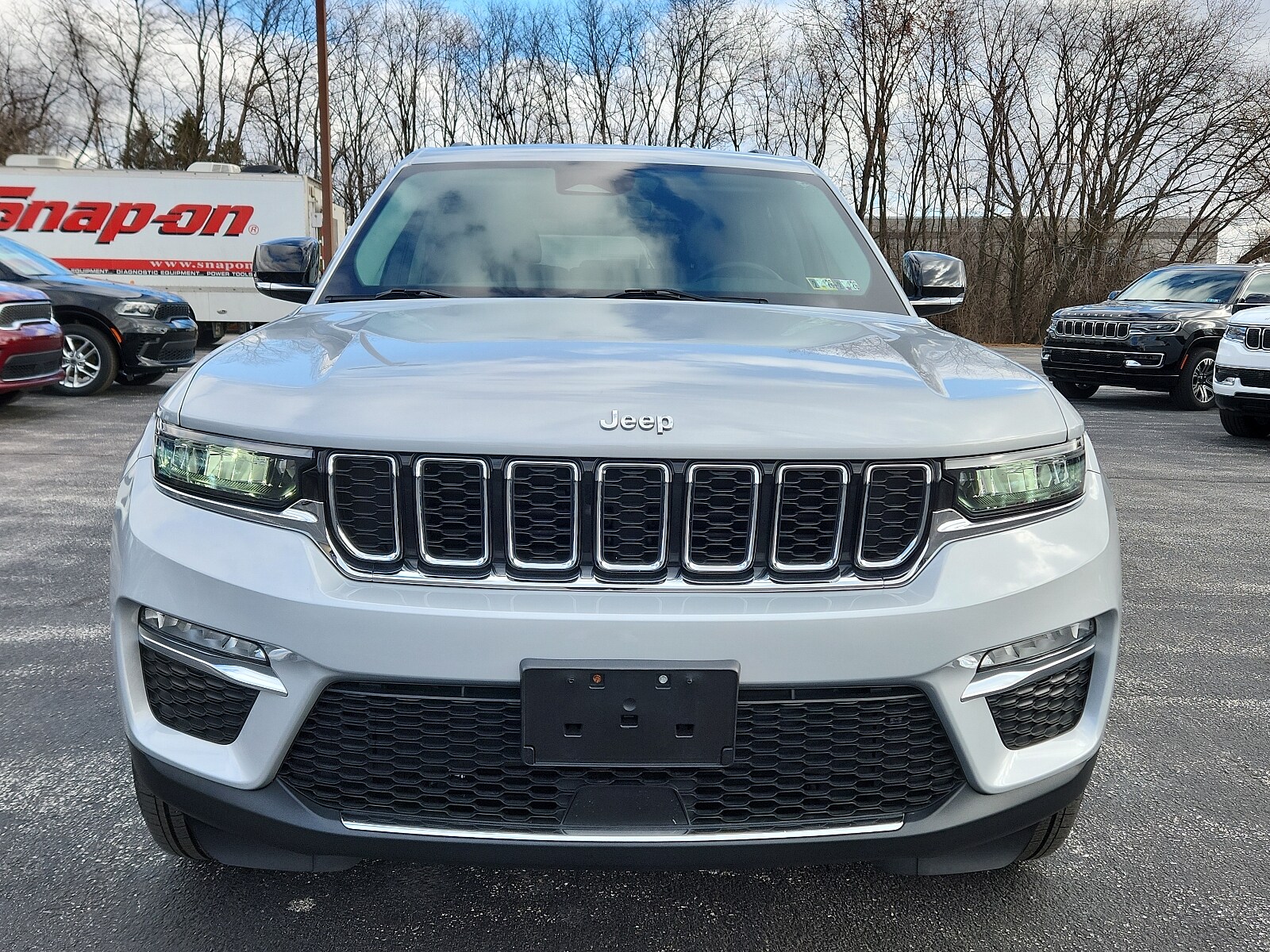 2022 Jeep Grand Cherokee Limited Sport photo 2