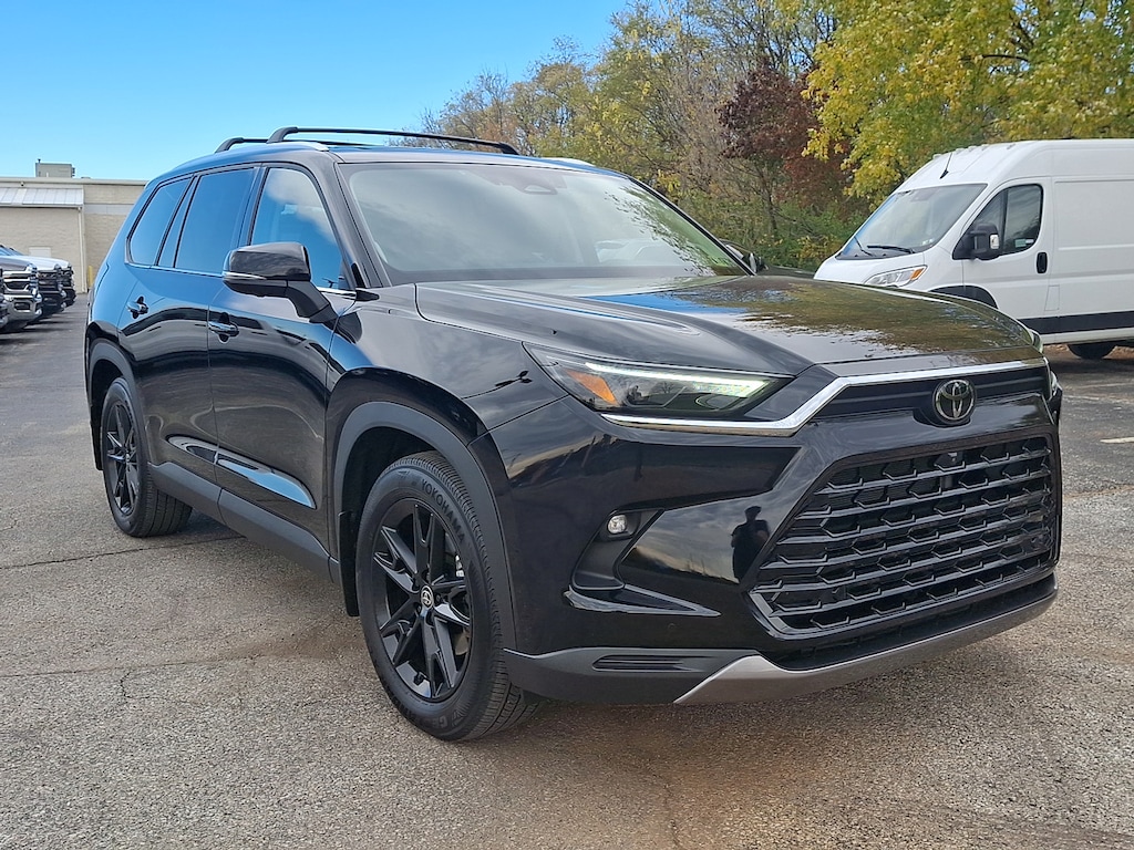 2024 Toyota Highlander Hybrid Limited photo 2