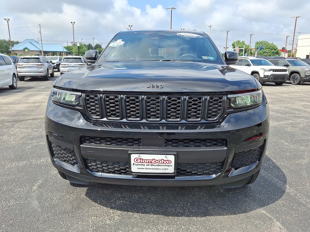 Used 2023 Jeep Grand Cherokee L Laredo SUV