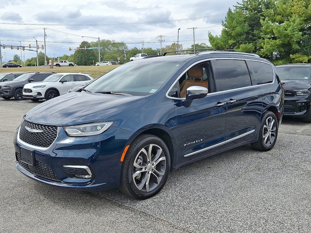 Used 2022 Chrysler Pacifica Pinnacle Van Passenger Van