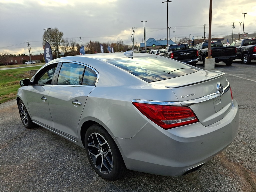 2016 Buick LaCrosse Sport Touring photo 3