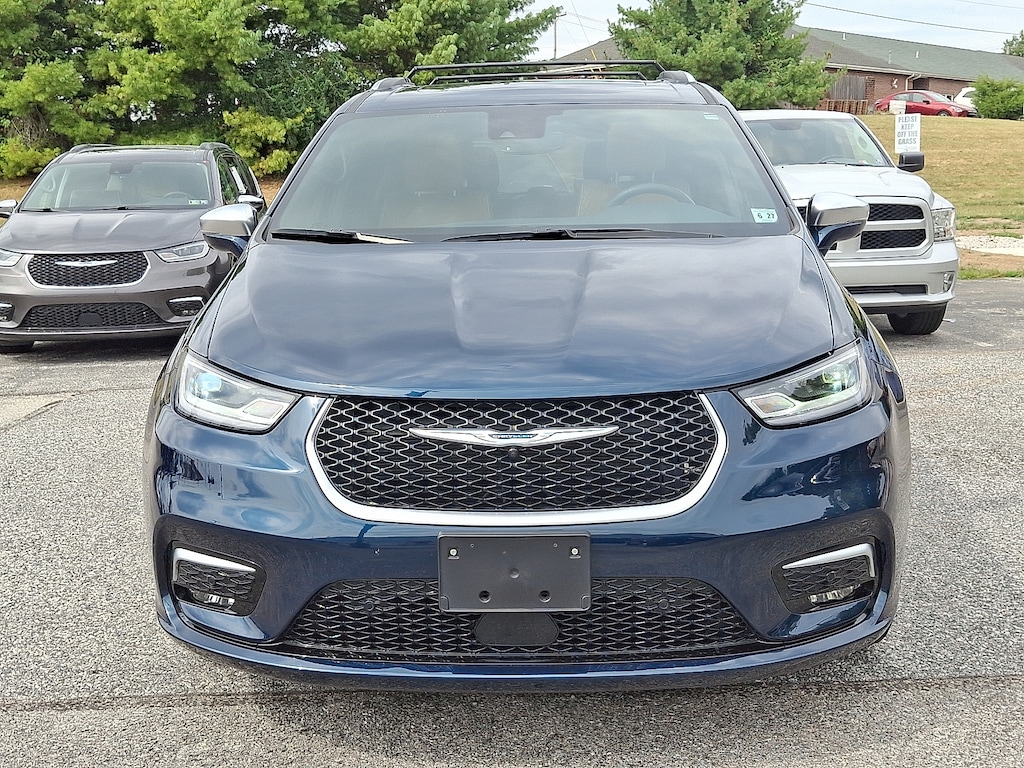 Used 2022 Chrysler Pacifica Pinnacle Van Passenger Van