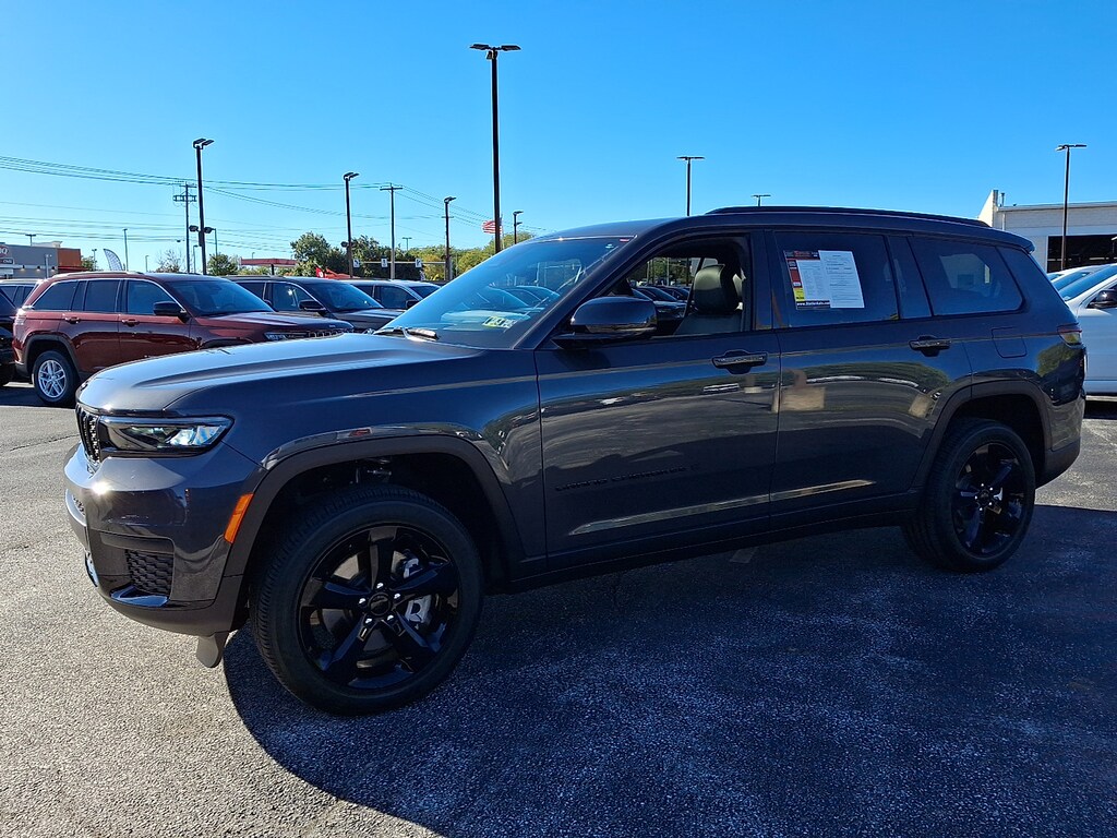 Used 2025 Jeep Grand Cherokee L Laredo SUV