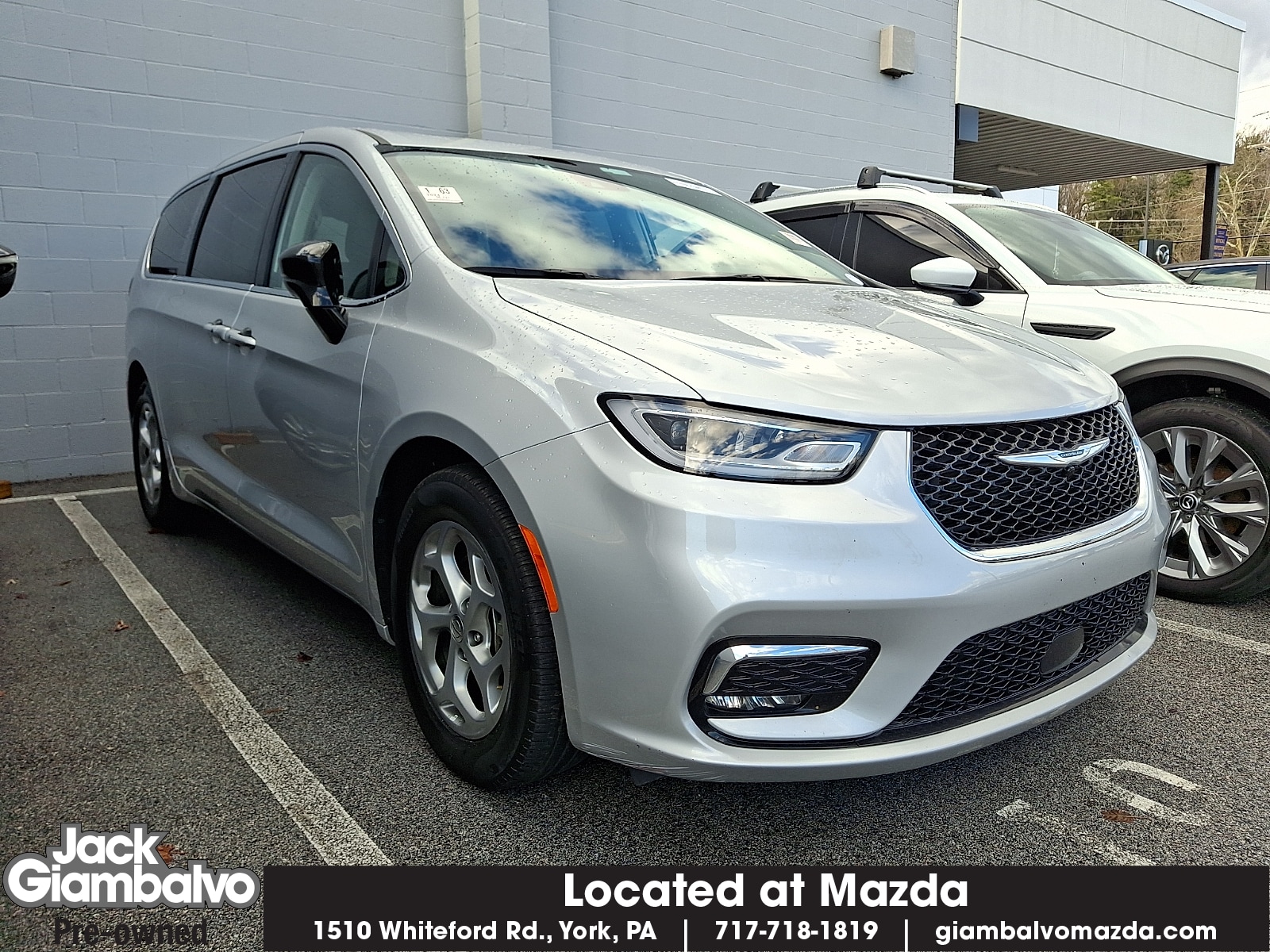 2024 Chrysler Pacifica Limited's photo