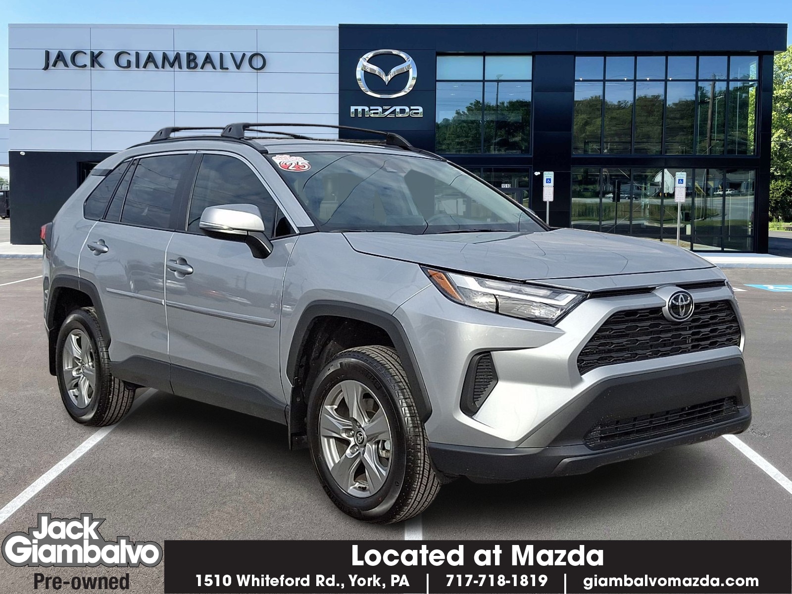 2025 Toyota RAV4 XLE's photo