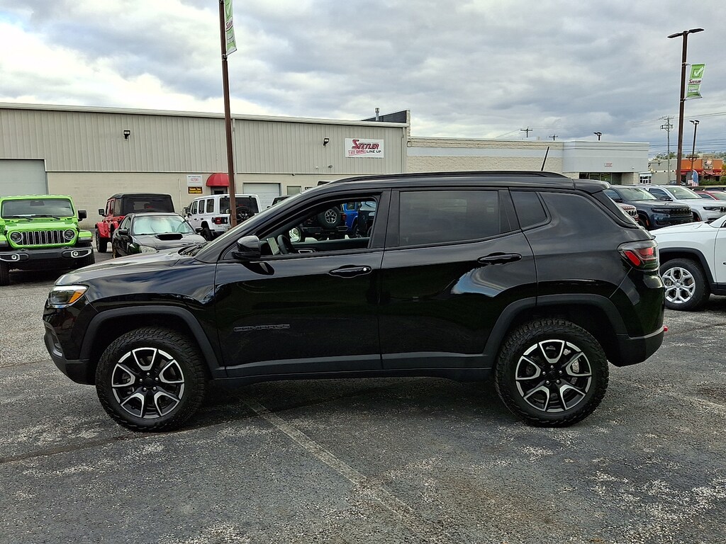 Used 2024 Jeep Compass Trailhawk 4x4 Sport Utility