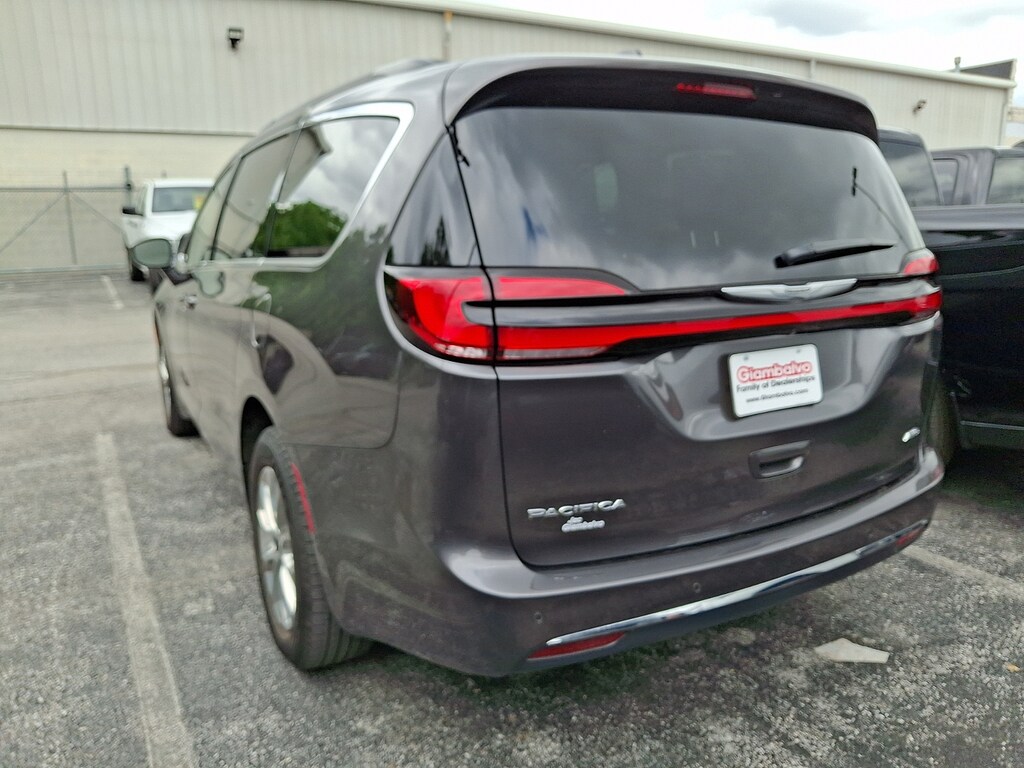 Used 2022 Chrysler Pacifica Touring L AWD Passenger Van