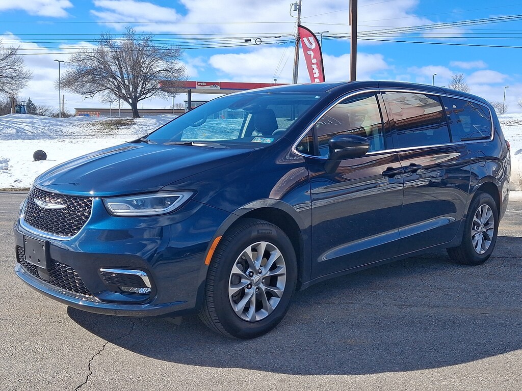 Used 2023 Chrysler Pacifica Touring L AWD Passenger Van