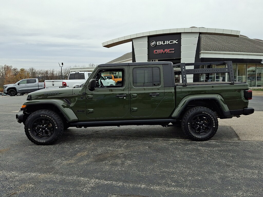 Used 2021 Jeep Gladiator Willys 4x4 Crew Cab