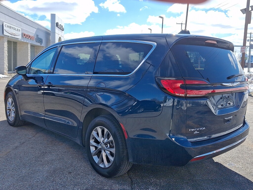 Used 2023 Chrysler Pacifica Touring L AWD Passenger Van