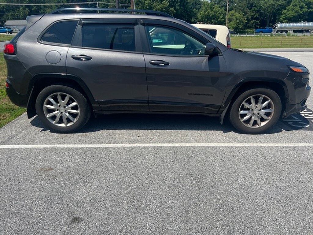 Used 2018 Jeep Cherokee Latitude Sport Utility
