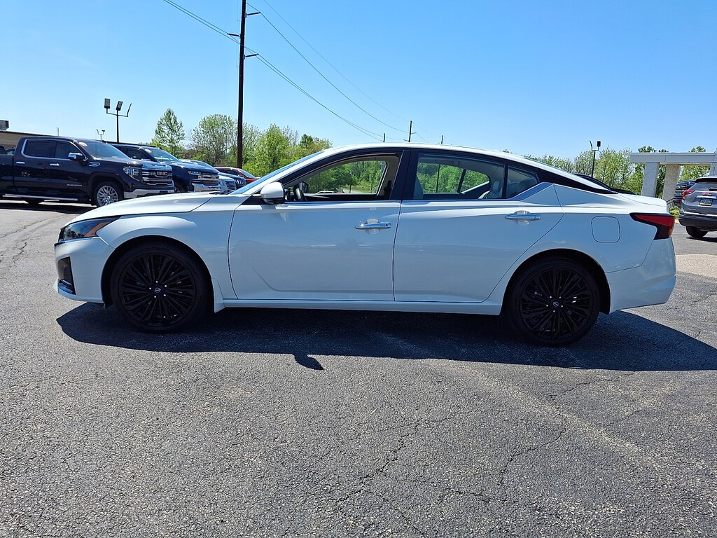 Used 2023 Nissan Altima SL Intelligent AWD Sedan