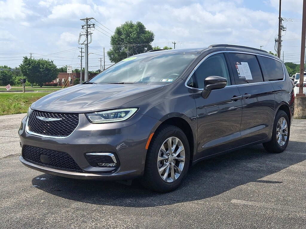 Certified 2022 Chrysler Pacifica Touring L AWD Passenger Van