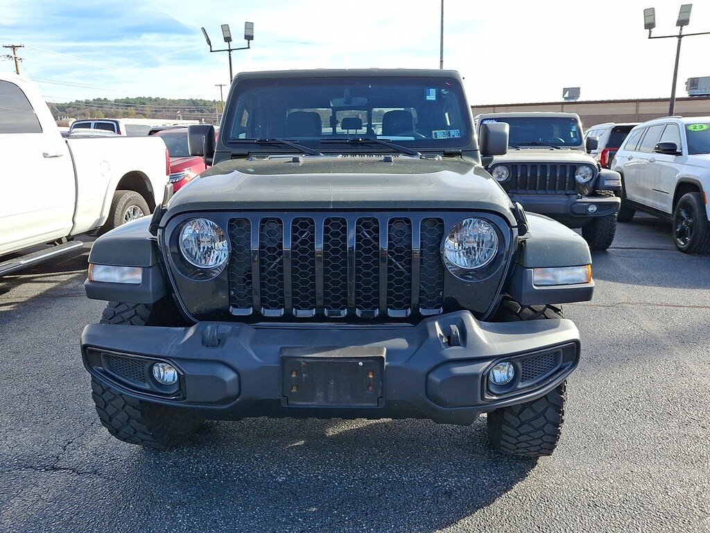 Used 2021 Jeep Gladiator Willys 4x4 Crew Cab