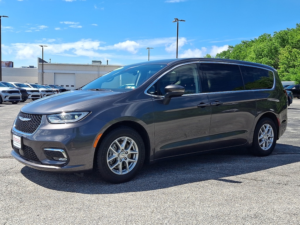 Certified 2023 Chrysler Pacifica Touring L Passenger Van