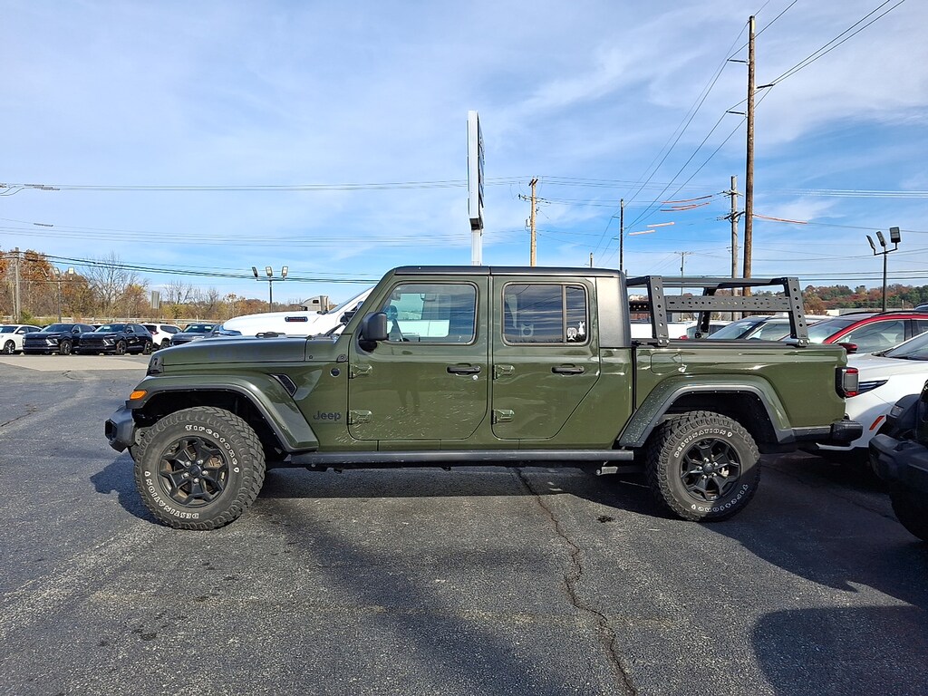 Used 2021 Jeep Gladiator Willys 4x4 Crew Cab