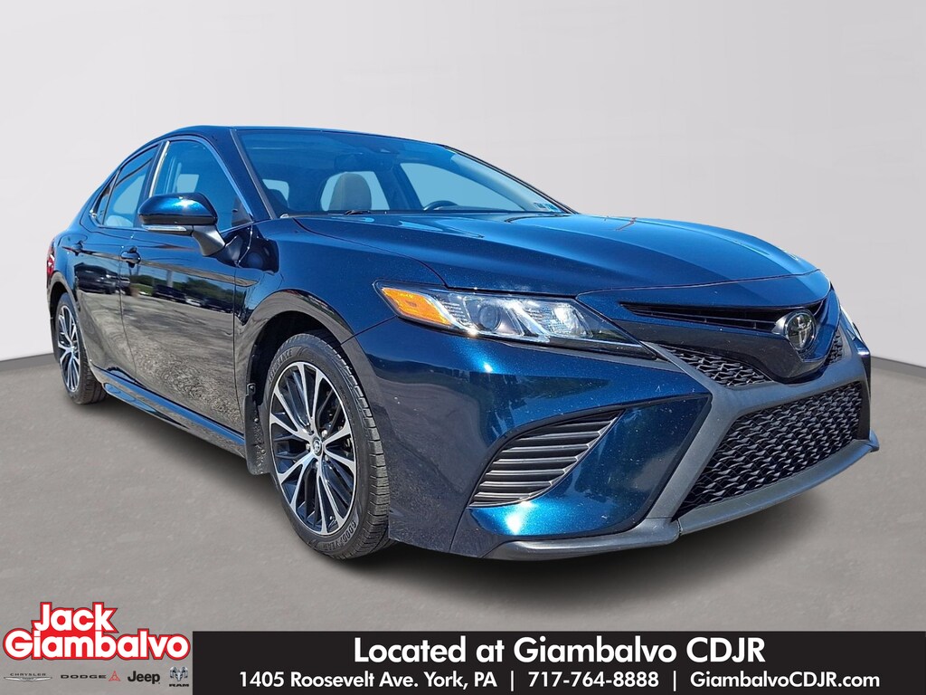 Used 2019 Toyota Camry SE Sedan