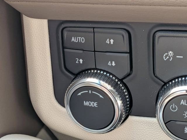 2024 GMC Yukon Denali - Photo 26