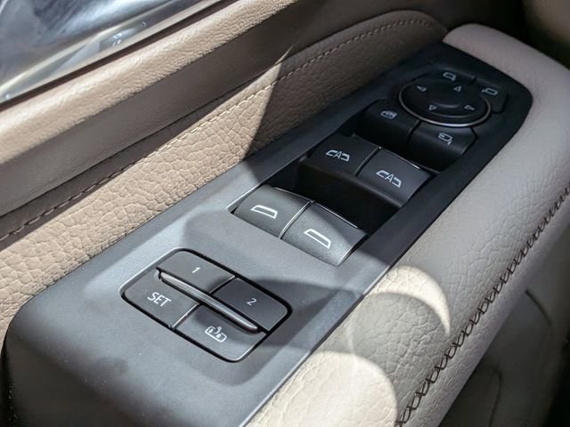 2024 GMC Yukon Denali - Photo 25