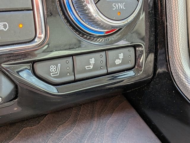 2024 GMC Yukon Denali - Photo 23