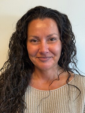 Staff member Elaine Larau from ID_6dd971