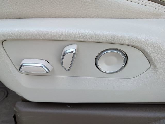 2024 GMC Yukon Denali - Photo 18