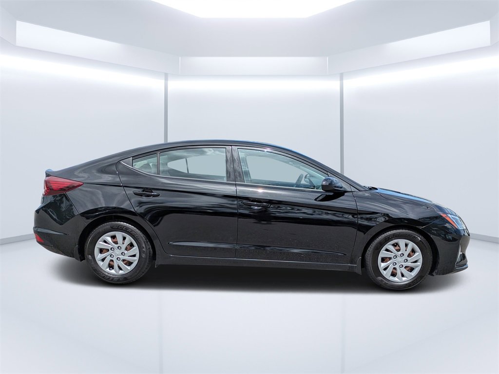 2020 Hyundai Elantra SE photo 2