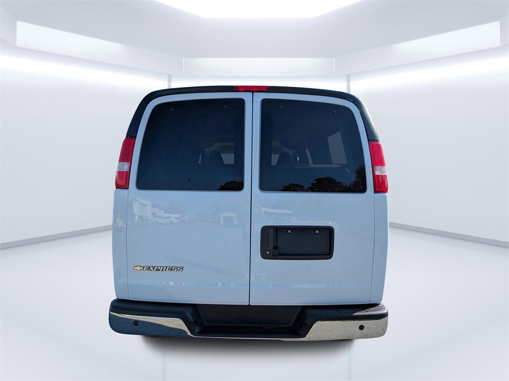 New 2025 Chevrolet Express Passenger 2500 1LT Van