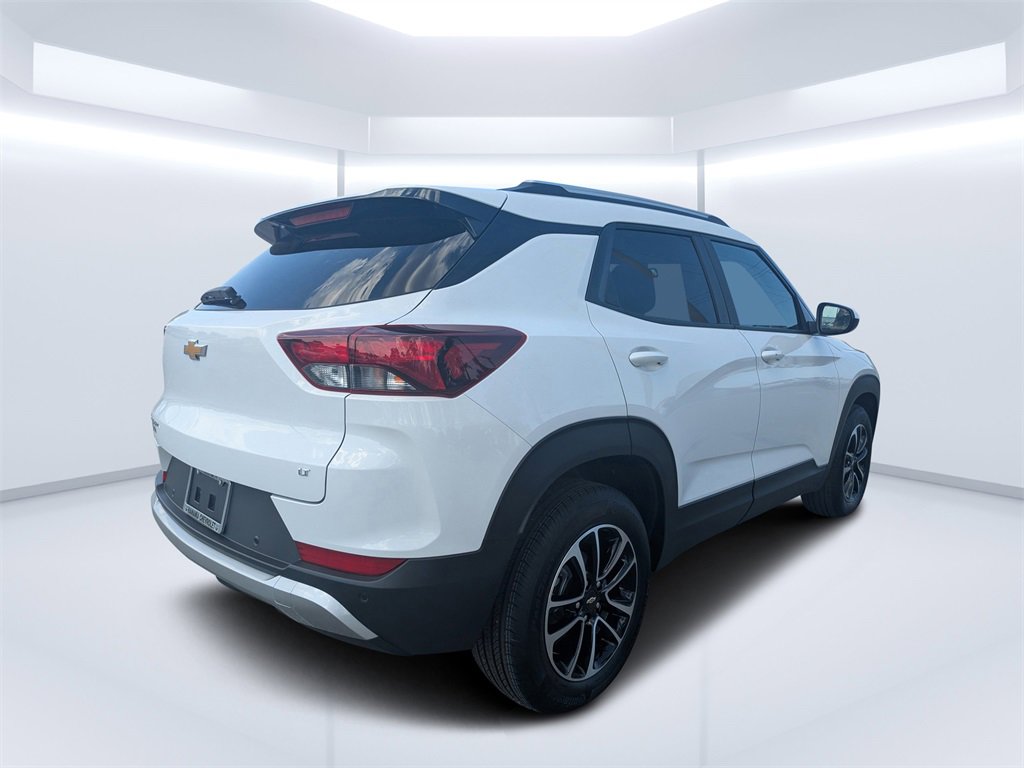 2025 Chevrolet Trailblazer LT photo 3