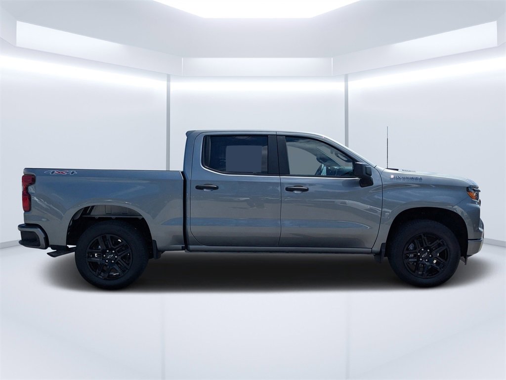 2025 Chevrolet Silverado 1500 Custom photo 2