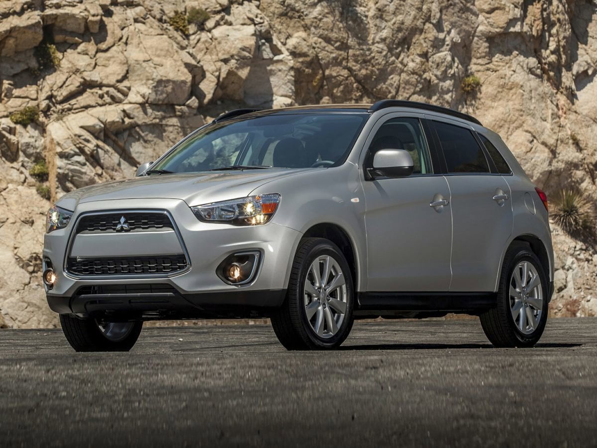 2013 Mitsubishi Outlander ES's photo
