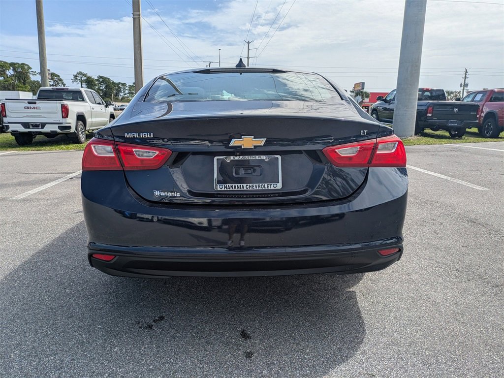 2018 Chevrolet Malibu 1LT photo 2