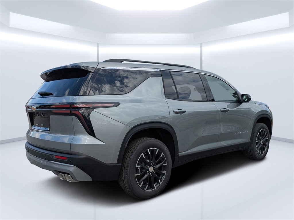 2026 Chevrolet Traverse photo 2