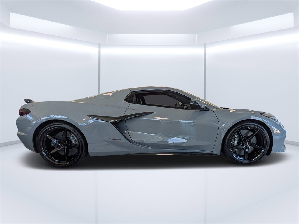 2025 Chevrolet Corvette E-Ray 3LZ Convertible photo 2
