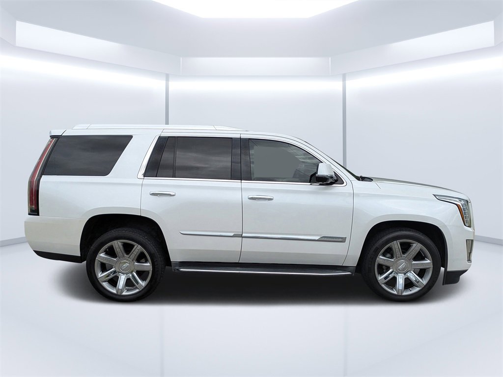 2016 Cadillac Escalade Luxury photo 2