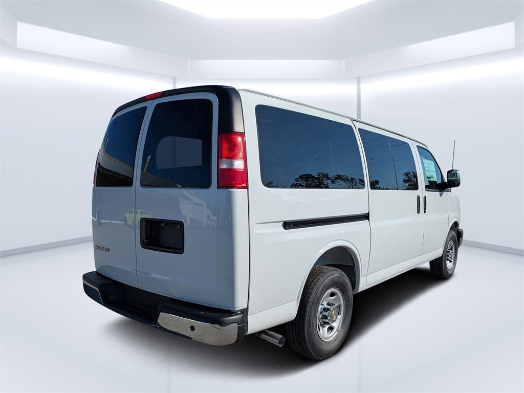 New 2025 Chevrolet Express Passenger 2500 1LT Van