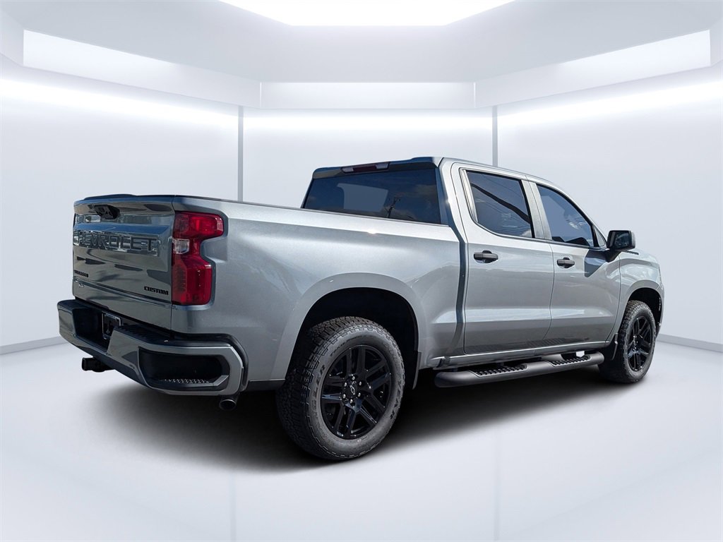 2026 Chevrolet Silverado 1500 Custom photo 2