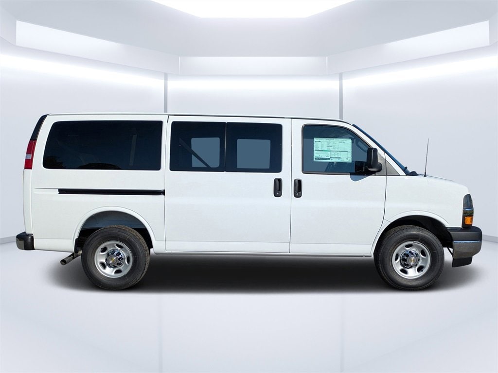 New 2025 Chevrolet Express Passenger 2500 1LT Van