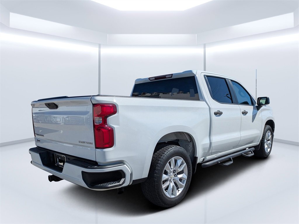 2019 Chevrolet Silverado 1500 Custom photo 2