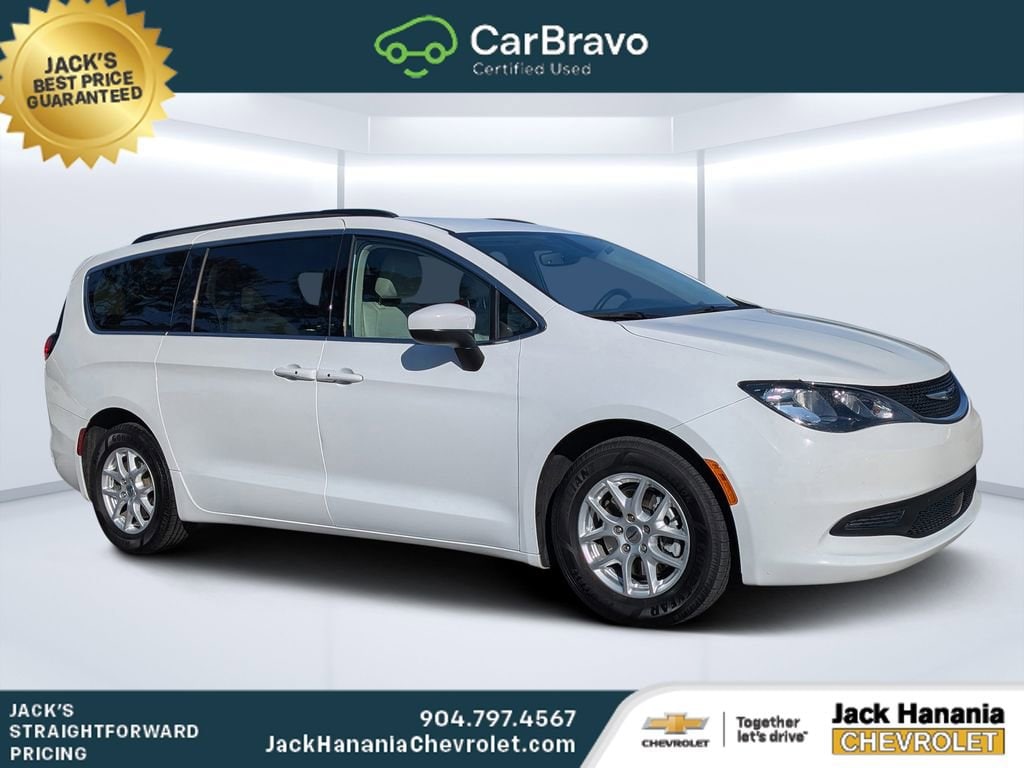 2021 Chrysler Voyager LXI's photo