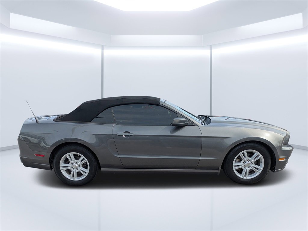 2013 Ford Mustang V6 Convertible photo 2
