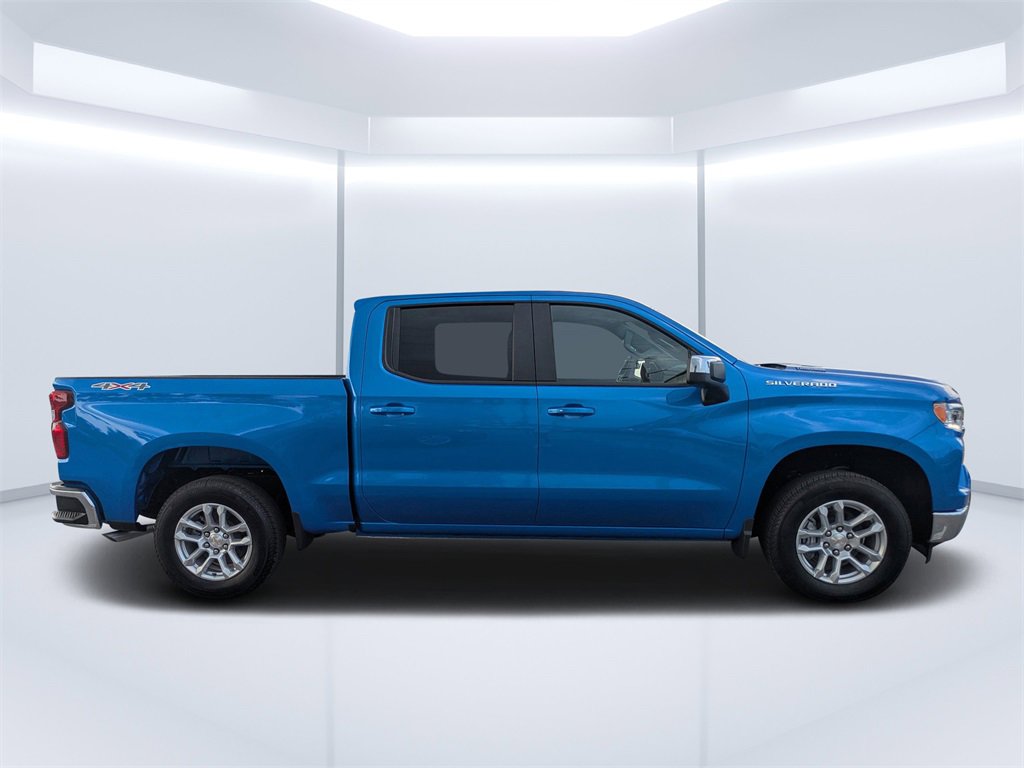 2025 Chevrolet Silverado 1500 LT photo 2