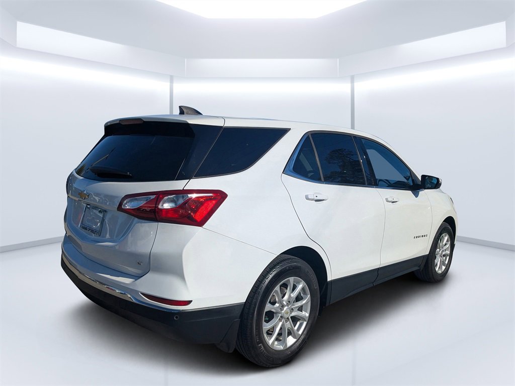 2019 Chevrolet Equinox LT photo 2