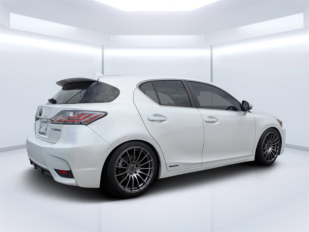 2015 Lexus CT 200h photo 2