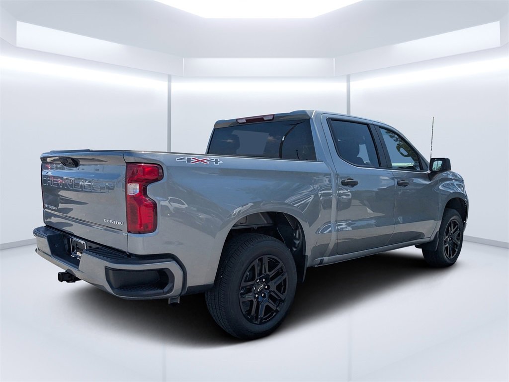 2025 Chevrolet Silverado 1500 Custom photo 3
