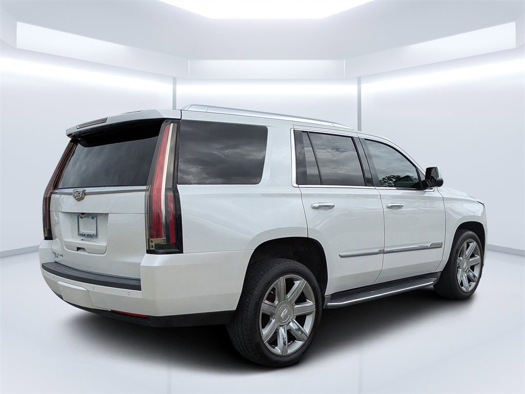 2016 Cadillac Escalade Luxury photo 3