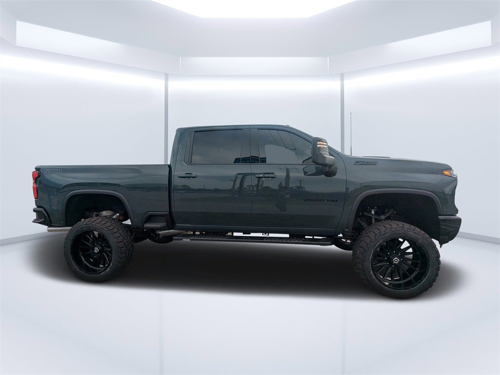 2025 Chevrolet Silverado 2500HD LTZ photo 2