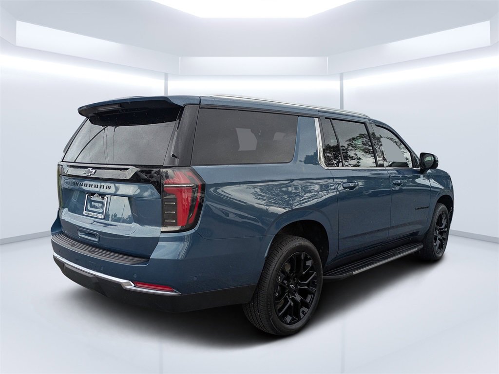 2025 Chevrolet Suburban LS photo 3