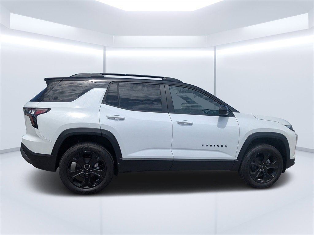 2026 Chevrolet Equinox LT photo 2