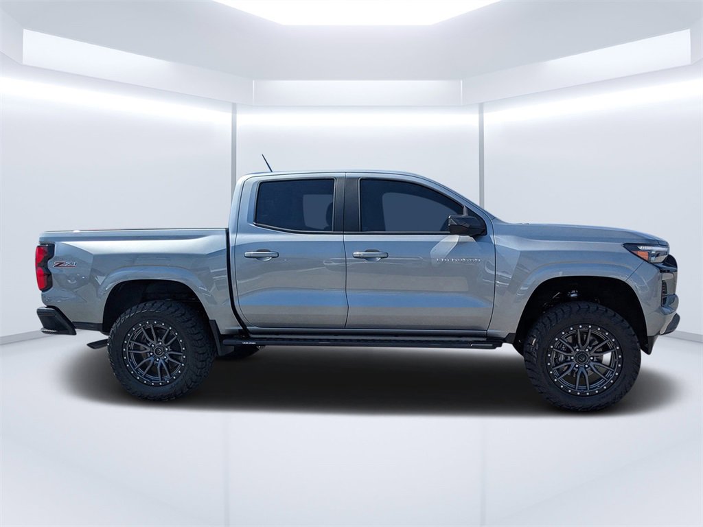 2025 Chevrolet Colorado Z71 photo 2